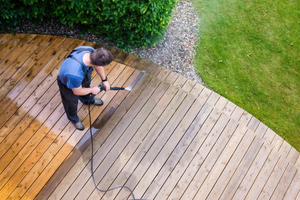 Deck Cleaning & Maintenance
